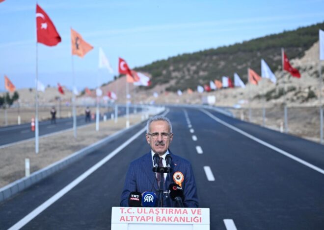 Bakan Uraloğlu: Yeni projelerle Antalya’nın şehir içi trafiği nefes alacak